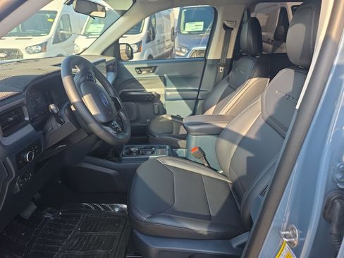 Certified 2025 Ford Maverick Lariat w/ Black Appearance Package image 19