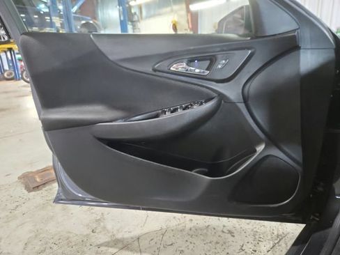 Used 2018 Chevrolet Malibu LT FWD image 18