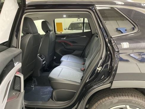 New 2026 Volkswagen Tiguan SE image 8