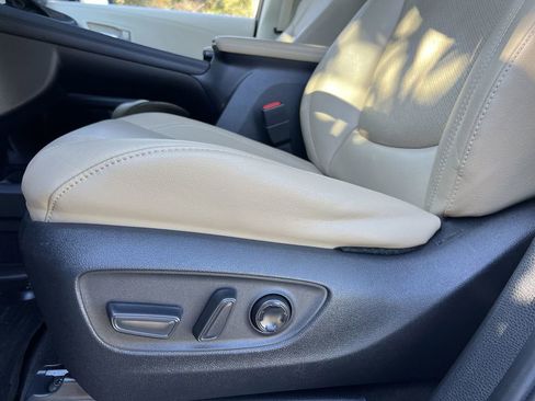 Used 2024 Toyota Sienna Limited image 12