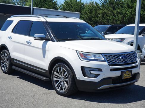 Used 2017 Ford Explorer Platinum AWD/4WD image 7