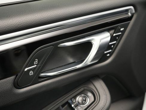 Used 2023 Porsche Macan AWD/4WD image 29