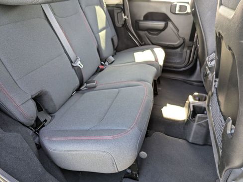 Used 2025 Jeep Wrangler Unlimited Rubicon image 28