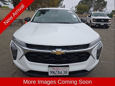 Used 2024 Chevrolet Trax LS FWD image 2