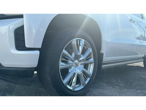 Used 2021 Chevrolet Silverado 1500 High Country w/ Technology Package AWD/4WD image 10