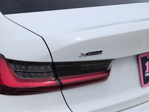 Used 2022 BMW 330i xDrive Sedan w/ Driving Assistance Package image 15