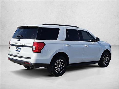 Used 2023 Ford Expedition XLT RWD image 5