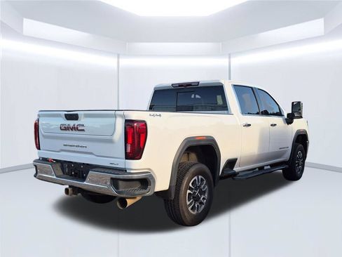 Used 2021 GMC Sierra 2500 SLT w/ SLT Preferred Package AWD/4WD image 3