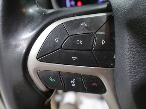 Used 2020 Jeep Grand Cherokee Laredo AWD/4WD image 34