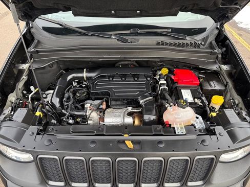 Certified 2023 Jeep Renegade Trailhawk AWD/4WD image 9