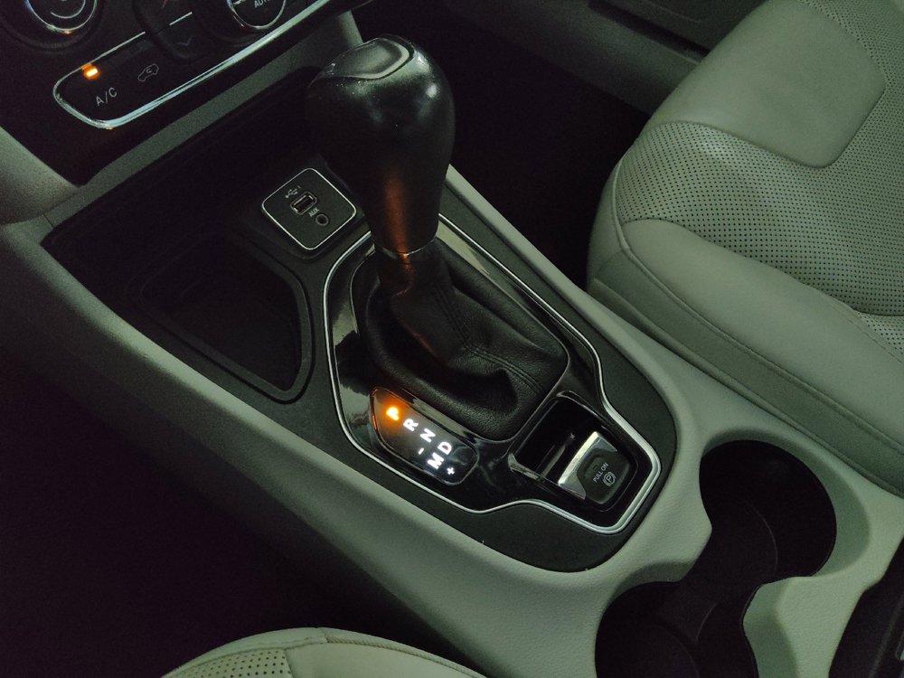 Used 2019 Jeep Cherokee Limited FWD image 26