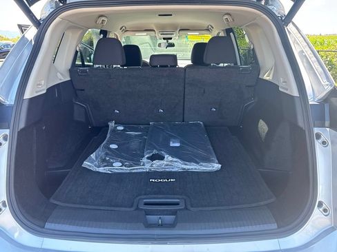 Used 2025 Nissan Rogue SV FWD image 15
