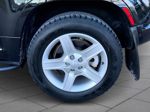 Used 2022 Land Rover Defender 90 X-Dynamic S image 9