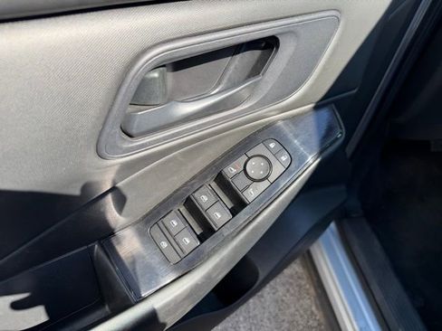 Used 2024 Nissan Rogue S AWD/4WD image 12