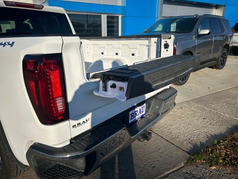 Used 2025 GMC Sierra 1500 SLT image 40