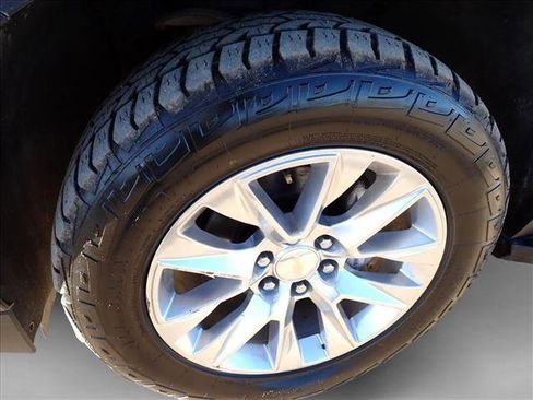 Used 2023 Chevrolet Suburban Premier image 7