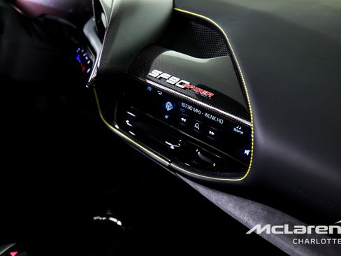 Used 2022 Ferrari SF90 Spider image 21