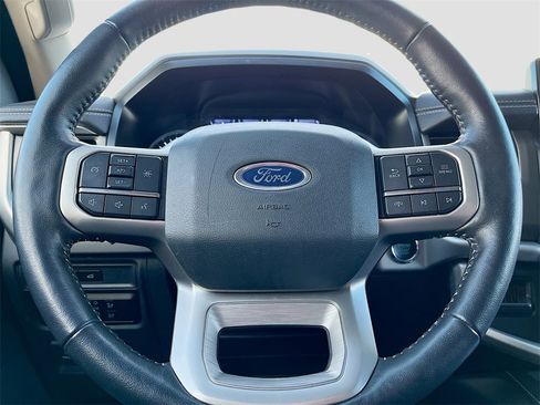 Used 2023 Ford Expedition Max XLT image 11