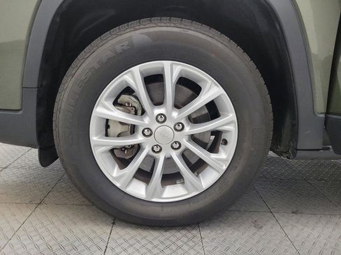 Used 2019 Jeep Cherokee Latitude w/ Popular Appearance Group image 31