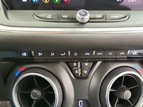 Used 2023 Chevrolet Blazer LT image 32