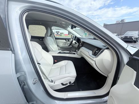 Used 2024 Volvo XC60 T8 Plus AWD/4WD image 11