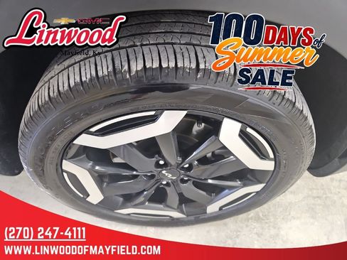 Used 2024 Kia Telluride EX w/ EX Captain's Chair Package AWD/4WD image 9