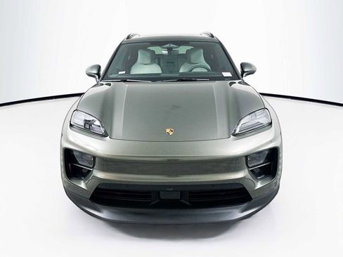 Certified 2025 Porsche Macan Electric image 7