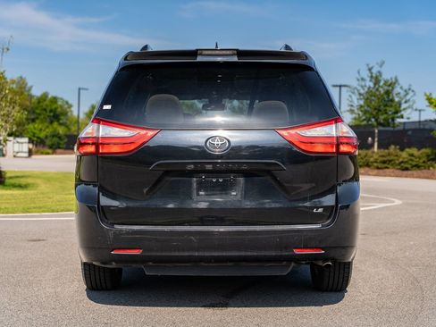 Used 2019 Toyota Sienna LE FWD image 6