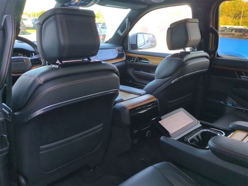 Used 2022 Jeep Grand Wagoneer Series III image 17