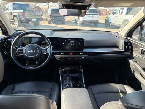Used 2024 Kia Sorento S image 10