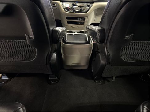 Used 2022 Chrysler Pacifica Touring-L FWD image 25