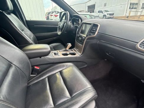 Used 2017 Jeep Grand Cherokee Limited AWD/4WD image 24