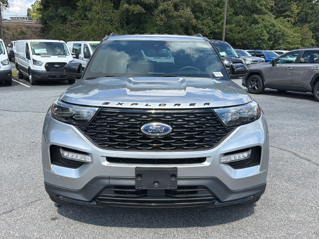 Used 2024 Ford Explorer ST-Line w/ Class IV Trailer Tow Package RWD image 2