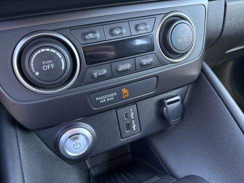 Certified 2025 Nissan Leaf S FWD image 16