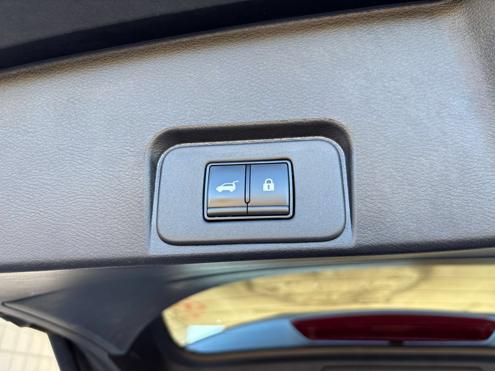 Used 2025 Nissan Rogue SV AWD/4WD image 22
