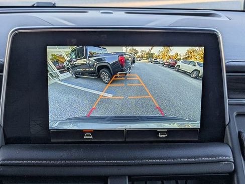 Used 2023 GMC Yukon XL SLT image 33