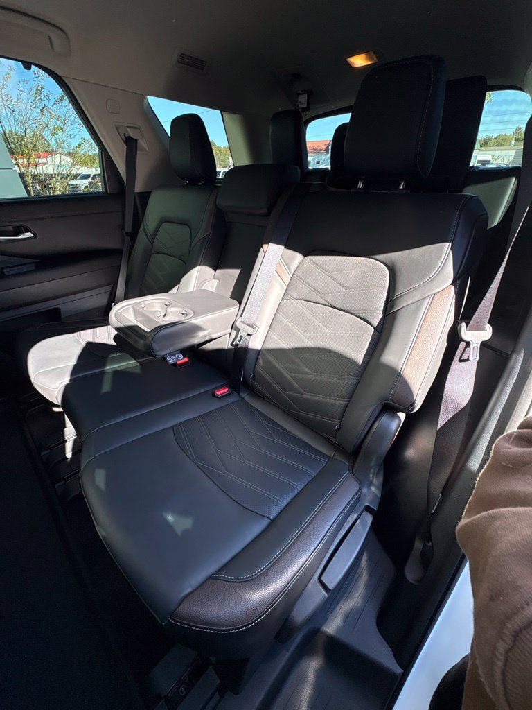Used 2024 Nissan Pathfinder Platinum w/ Cargo Package AWD/4WD image 31