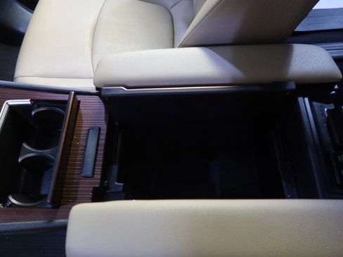 Used 2024 Toyota Sienna XLE image 28