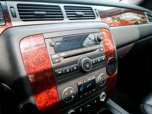 Used 2011 Chevrolet Avalanche LT w/ Regional Value Package image 23