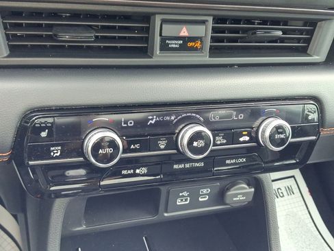 Used 2025 Honda Pilot TrailSport image 17