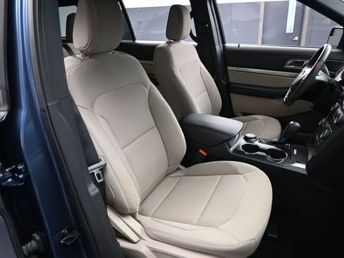 Used 2018 Ford Explorer XLT AWD/4WD image 15
