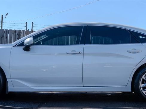 Used 2020 Toyota Avalon XLE image 2