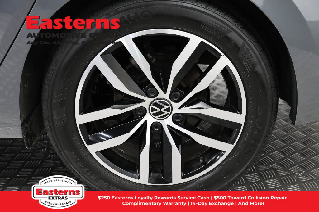 Used 2025 Volkswagen Jetta SE FWD image 33
