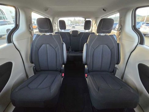 Used 2023 Chrysler Voyager LX image 18