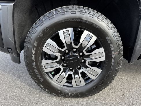 New 2025 GMC Sierra 2500 Denali w/ Denali Reserve Package image 13