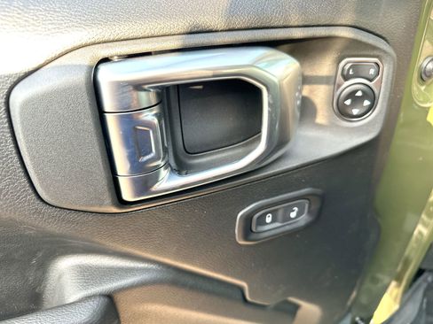 New 2023 Jeep Wrangler Unlimited Rubicon 4xe w/ Cold Weather Group image 13