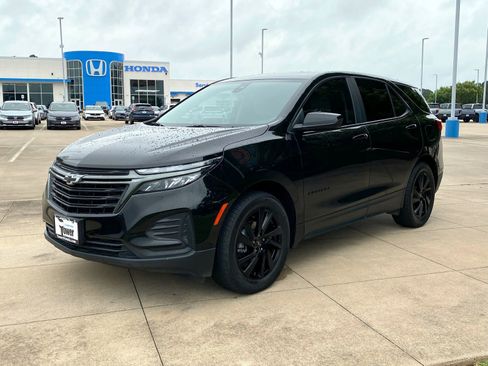 Used 2024 Chevrolet Equinox LS w/ LS Convenience Package FWD image 3