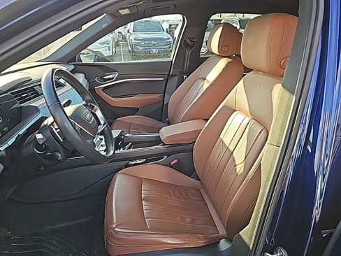 Used 2022 Audi e-tron Premium w/ Convenience Plus Package image 3