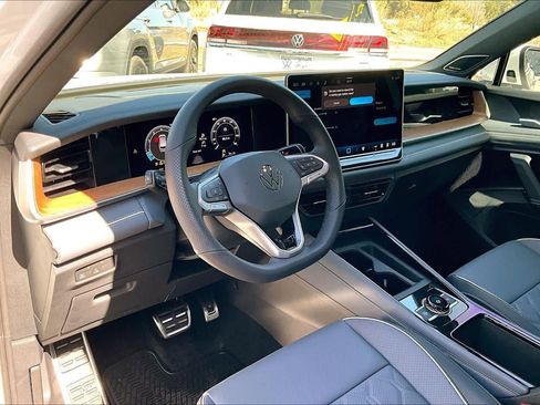 New 2026 Volkswagen Tiguan SEL R-Line AWD/4WD image 8