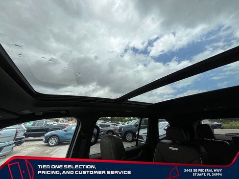 New 2026 GMC Acadia Denali Ultimate w/ LPO, Floor Liner Package AWD/4WD image 36
